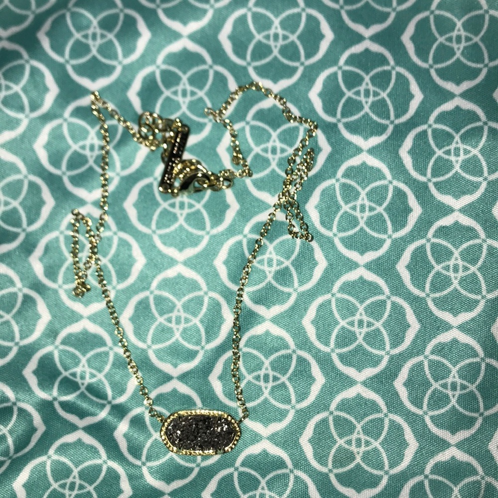 Kendra Scott necklace